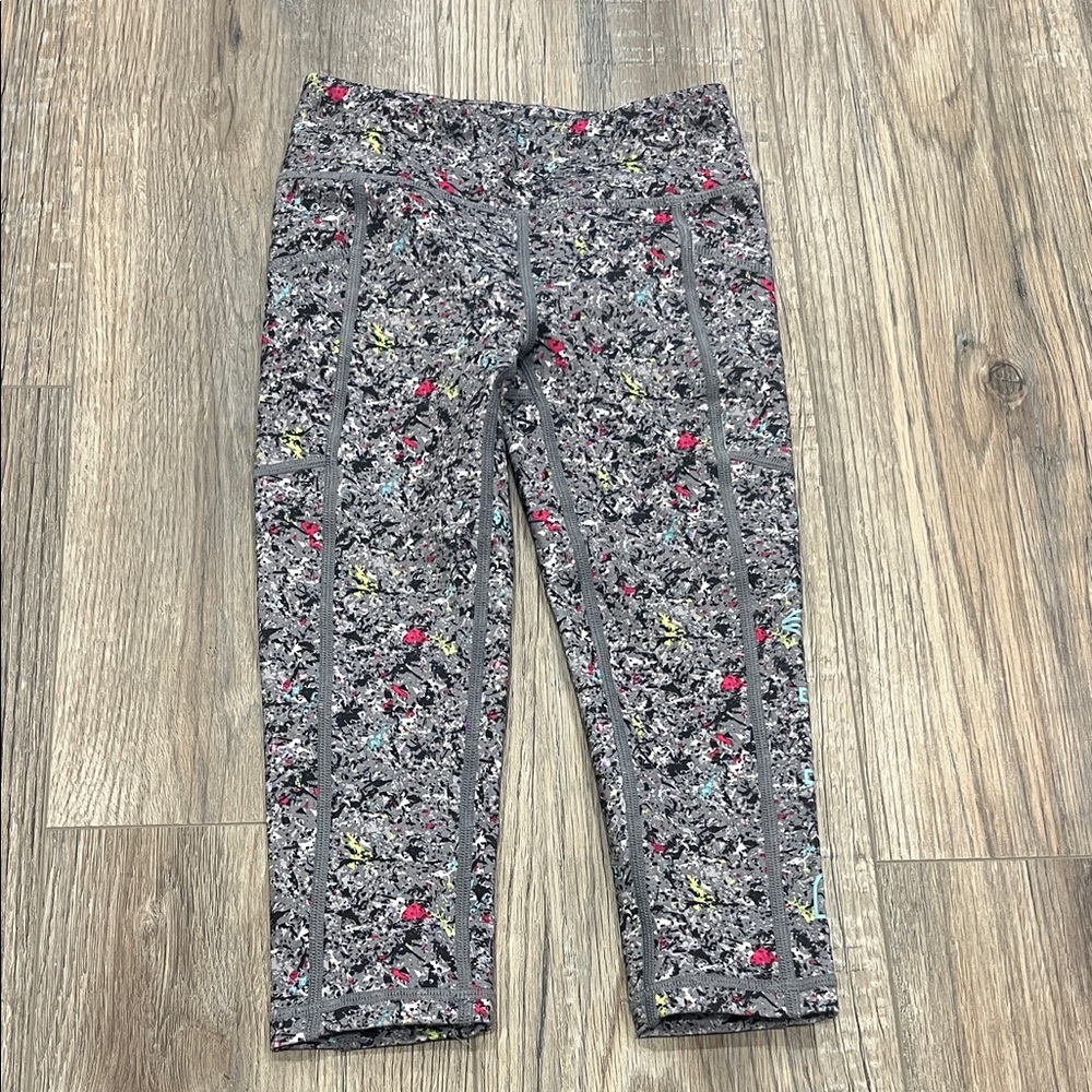 🦄5/25 Reebok Athletic Cropped Leggings